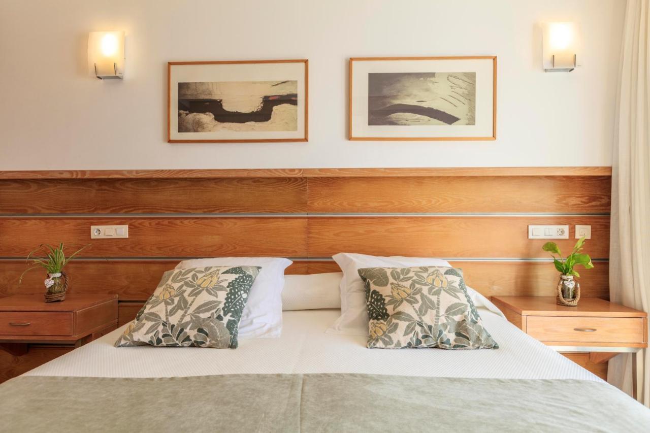 Hostal La Savina Bagian luar foto