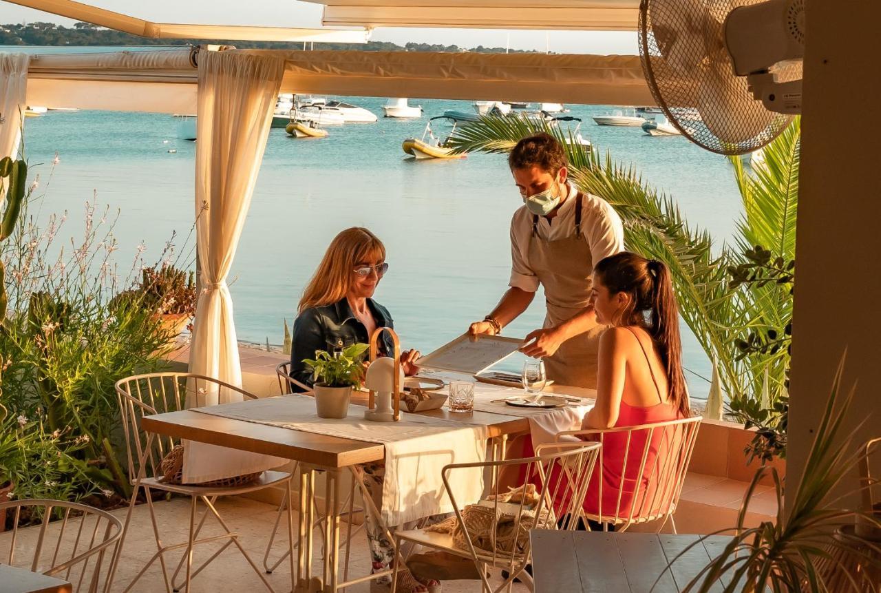 Hostal La Savina Bagian luar foto