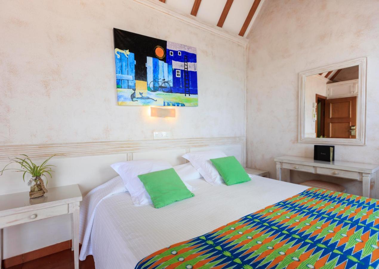 Hostal La Savina Bagian luar foto