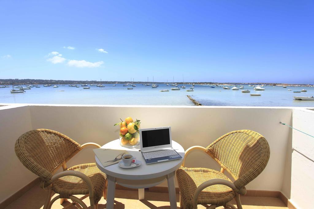 Hostal La Savina Bagian luar foto